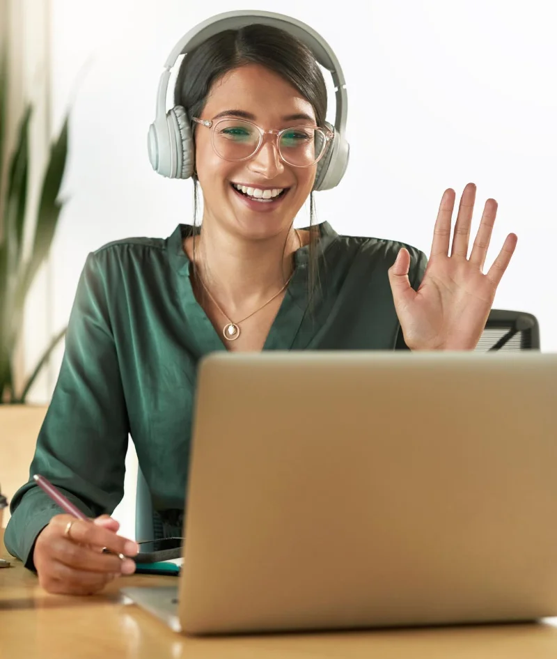 mujer estudiando virtual en EBM